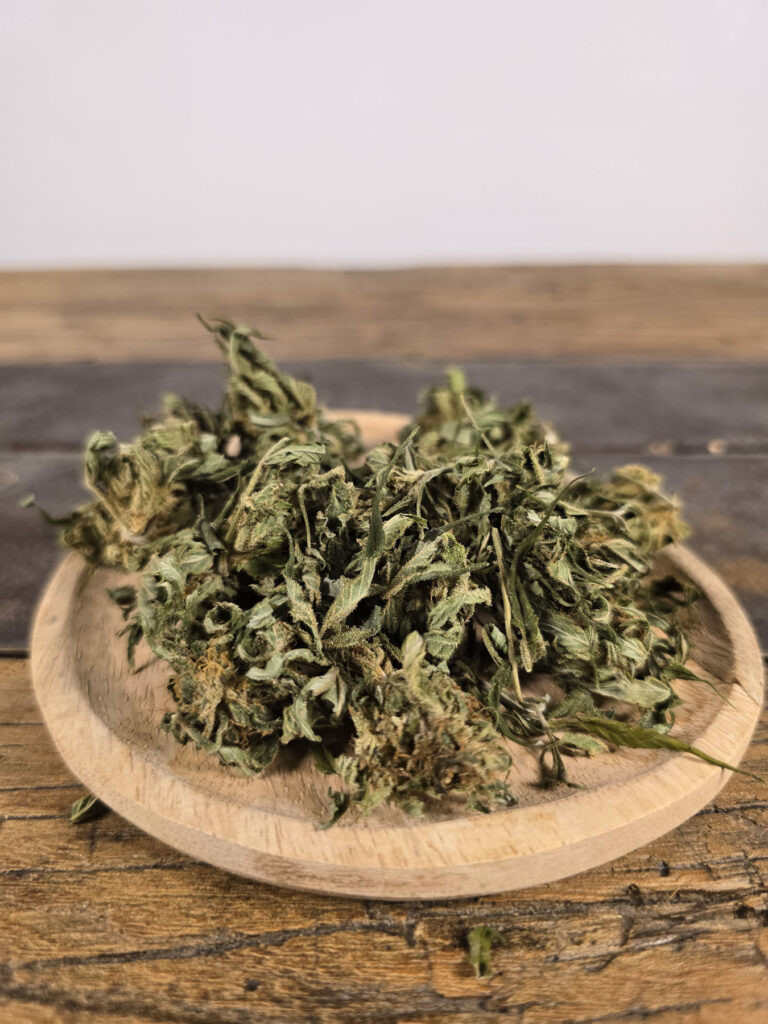 Trim CBD BIO 100% naturel récolte artisanale par CBD Occitan